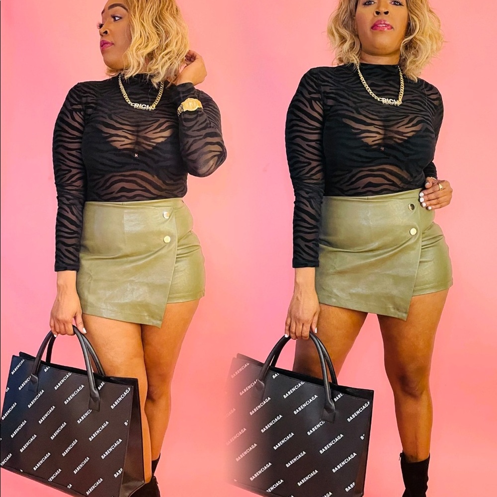 NEW WOMEN’S TRENDY OLIVE GREEN BUTTON FRONT FAUX LEATHER SKORT - Picture 3 of 15